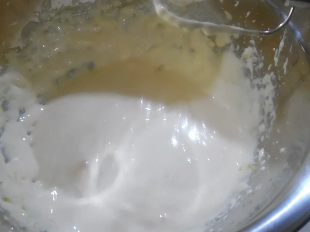 Regenbogen-Biscuit-Rolle (Rainbow Cake Roll) - Rezept - Bild Nr. 4619