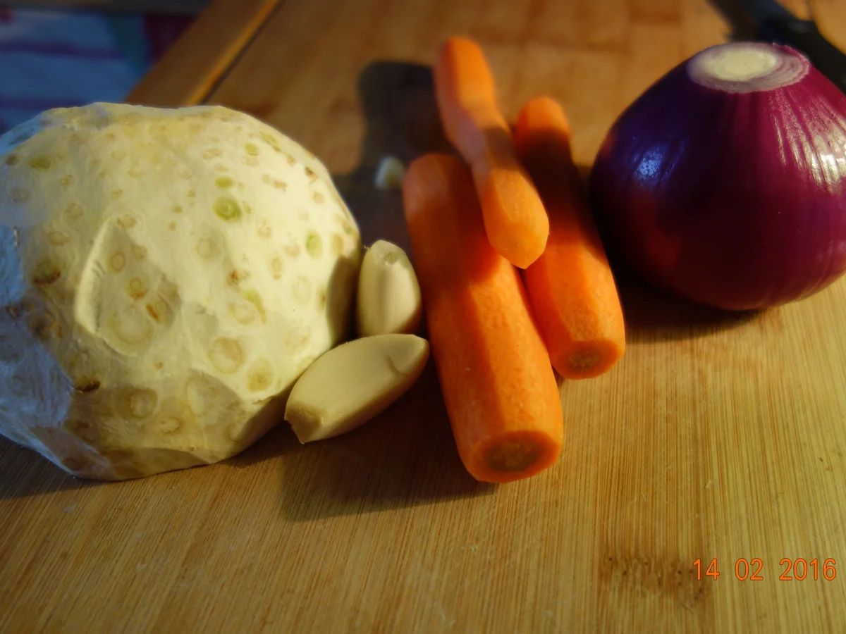 Rezept: Römertopf- Kalbsrollbraten vom Hals; Bild Nr. 4620 Römertopf- Kalbsrollbraten vom Hals; - Rezept - Bild Nr. 4620