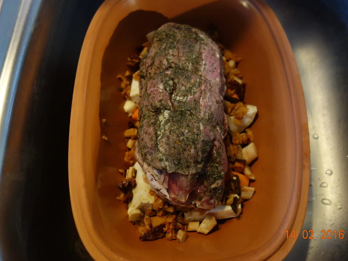 Rezept: Römertopf- Kalbsrollbraten vom Hals; Bild Nr. 4624 Römertopf- Kalbsrollbraten vom Hals; - Rezept - Bild Nr. 4624