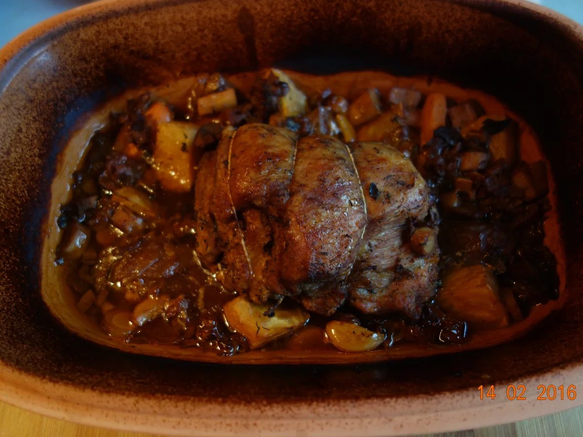 Rezept: Römertopf- Kalbsrollbraten vom Hals; Bild Nr. 4625 Römertopf- Kalbsrollbraten vom Hals; - Rezept - Bild Nr. 4625