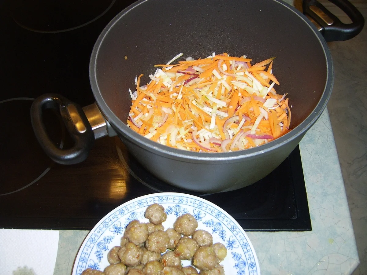 Rezept: Thaisuppe mit Gehaktesklösschen Bild Nr. 4629 Thaisuppe mit Gehaktesklösschen - Rezept - Bild Nr. 4629