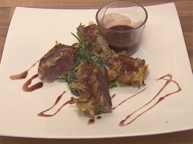 Rezept: Lammrücken im Kartoffelmantel in Rosmarin-Jus mit Mangold Bild Nr. 4626 Lammrücken im Kartoffelmantel in Rosmarin-Jus mit Mangold - Rezept - Bild Nr. 4626