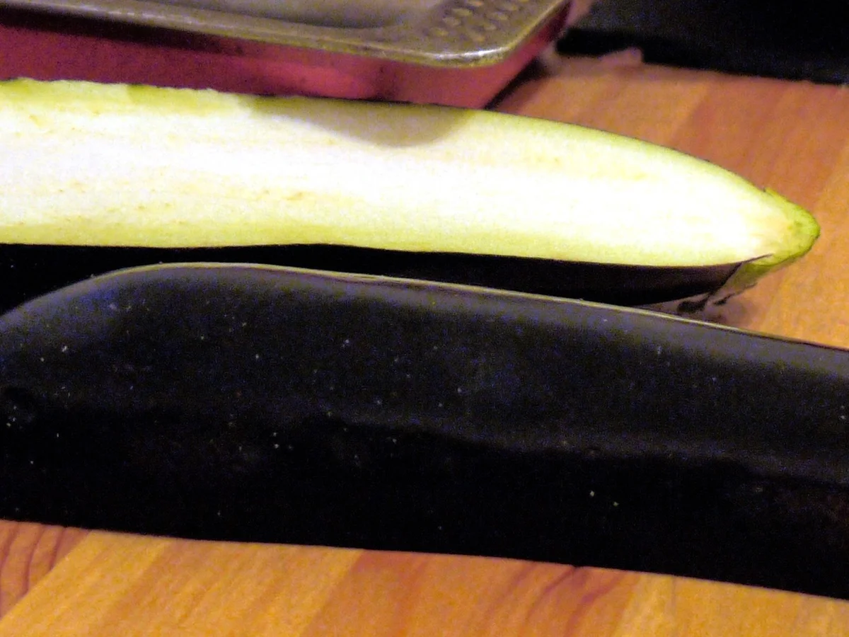 Skreifilet mit Auberginenpüree und Granatapelkernen - Rezept - Bild Nr. 4636