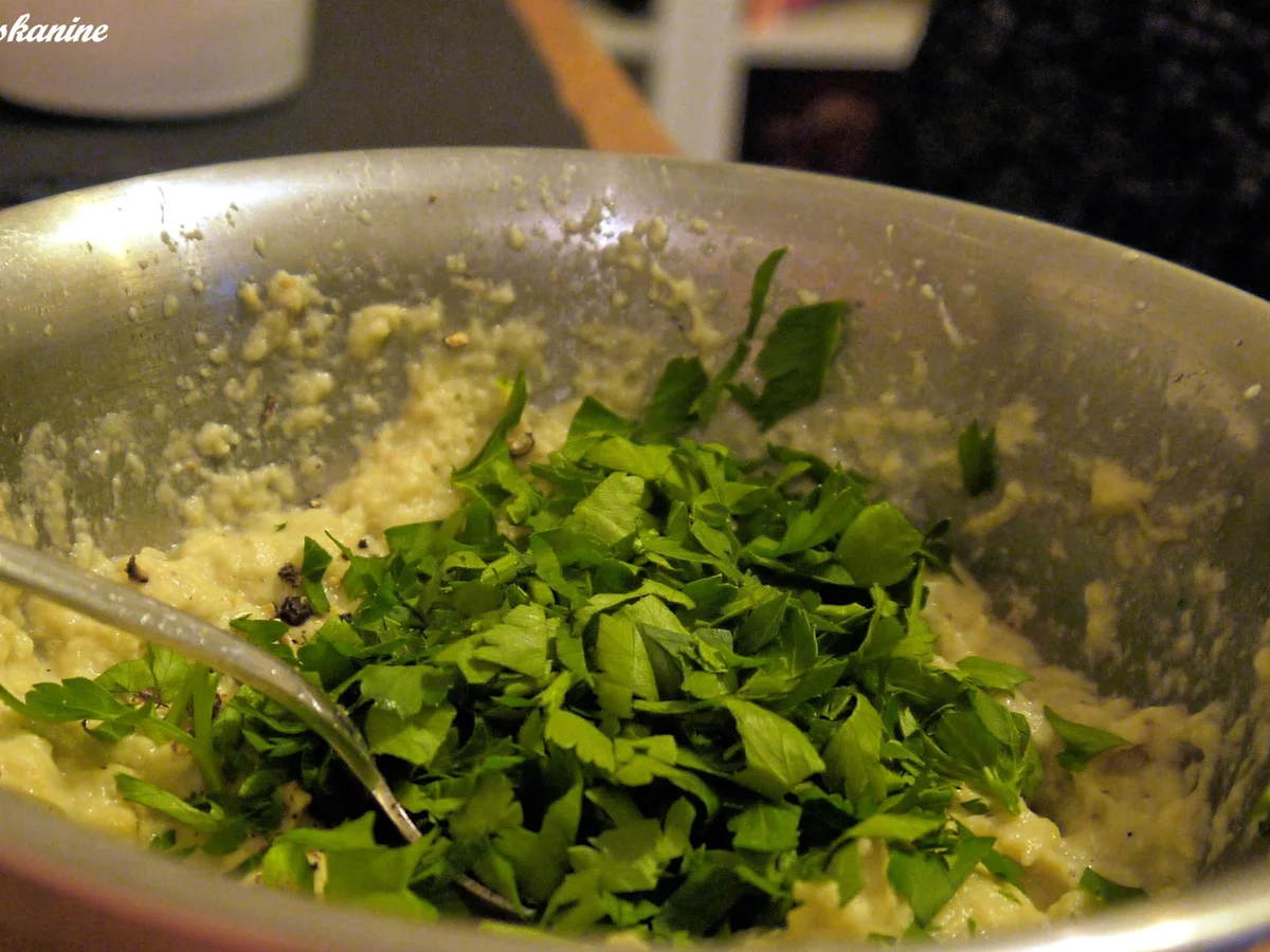 Skreifilet mit Auberginenpüree und Granatapelkernen - Rezept - Bild Nr. 4642