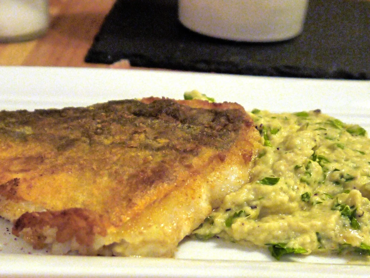 Skreifilet mit Auberginenpüree und Granatapelkernen - Rezept - Bild Nr. 4644