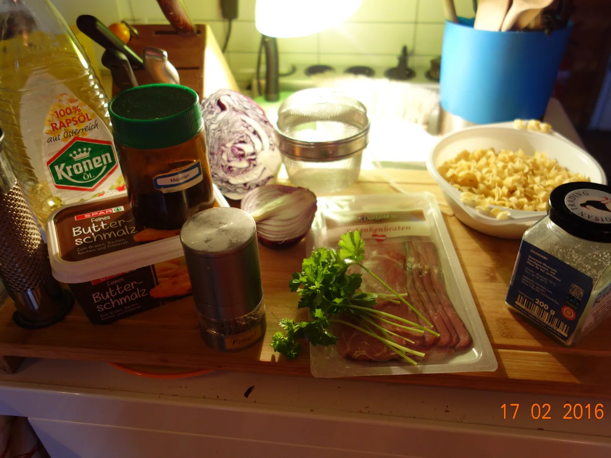 Schinkenfleckerln mit Blaukraut-Garnitur; - Rezept - Bild Nr. 4636