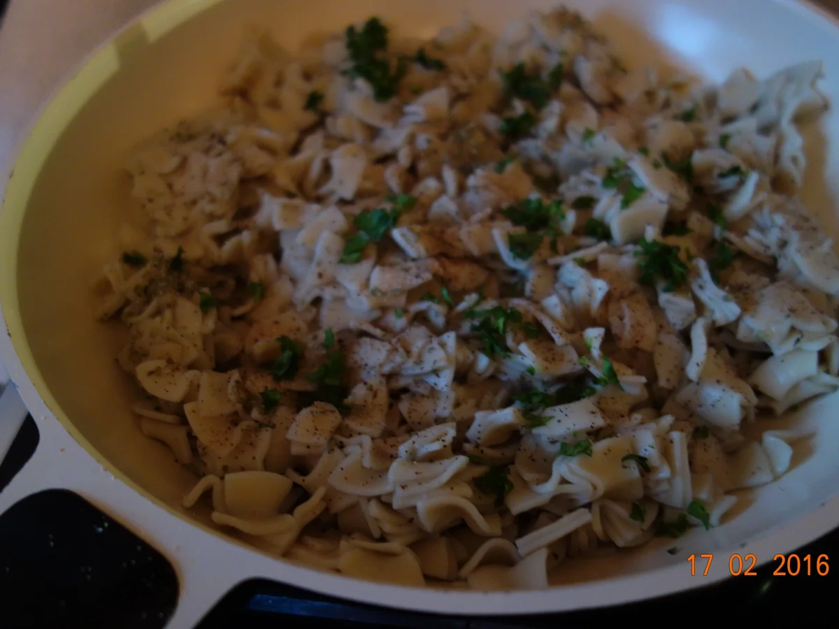 Schinkenfleckerln mit Blaukraut-Garnitur; - Rezept - Bild Nr. 4654