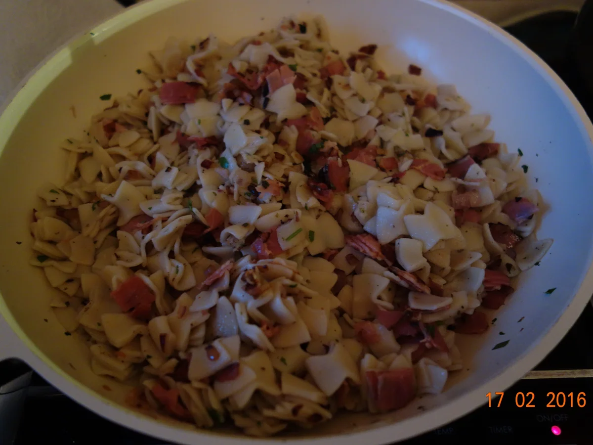 Schinkenfleckerln mit Blaukraut-Garnitur; - Rezept - Bild Nr. 4661