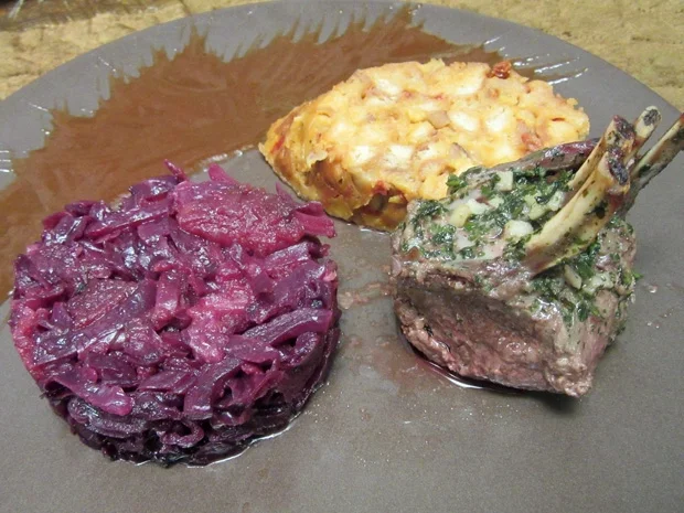 Rehkarree mit Rotkohl und Laugenknödel - Rezept - Bild Nr. 4667