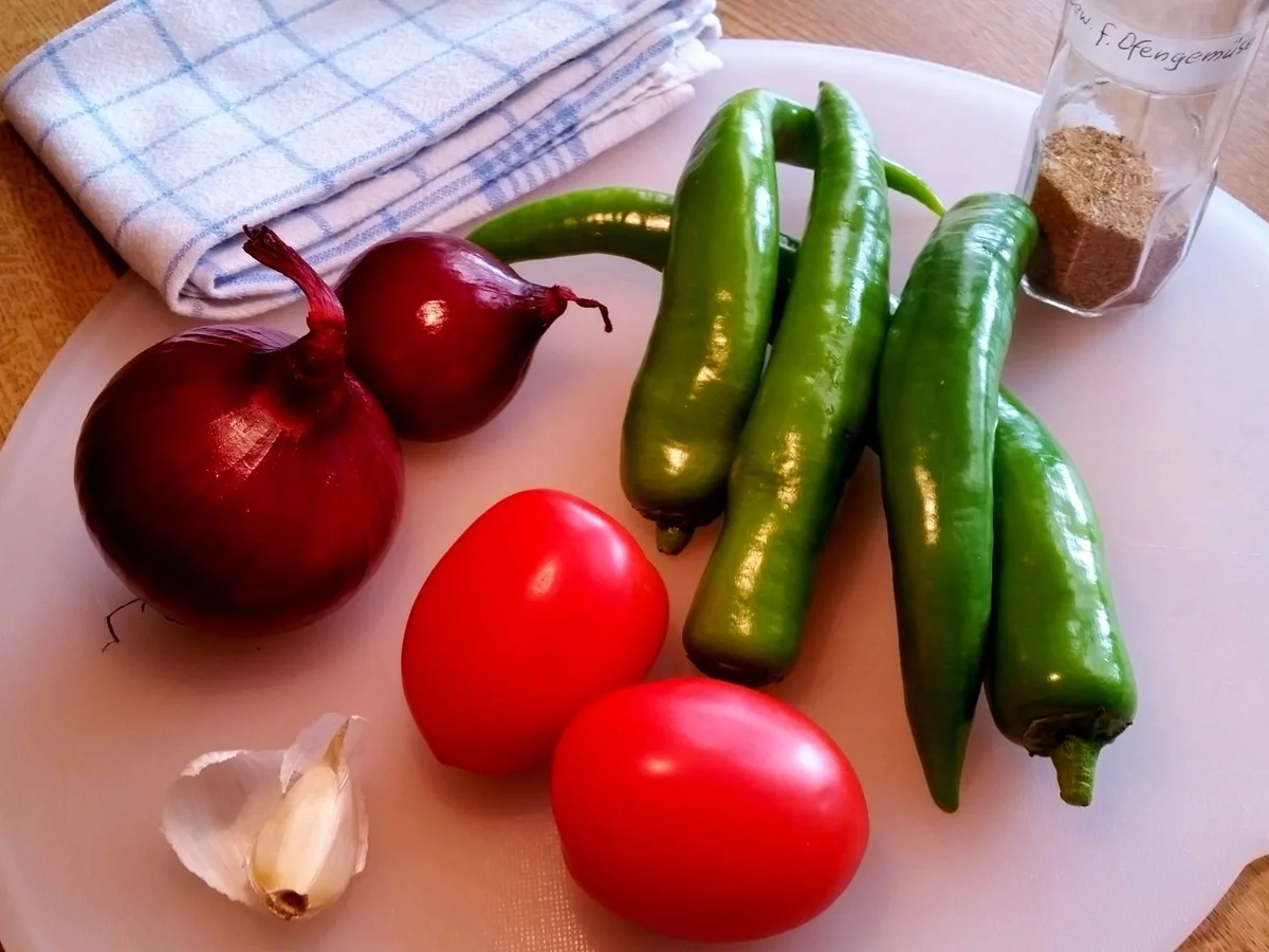 Rezept: Spitzpaprika mit Tomaten und Zwiebeln Bild Nr. 4655 Spitzpaprika mit Tomaten und Zwiebeln - Rezept - Bild Nr. 4655