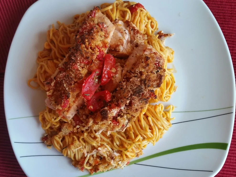 Rezept: Lachs mit Kruste auf Tomatenspaghetti Bild Nr. 4734 Lachs mit Kruste auf Tomatenspaghetti - Rezept - Bild Nr. 4734