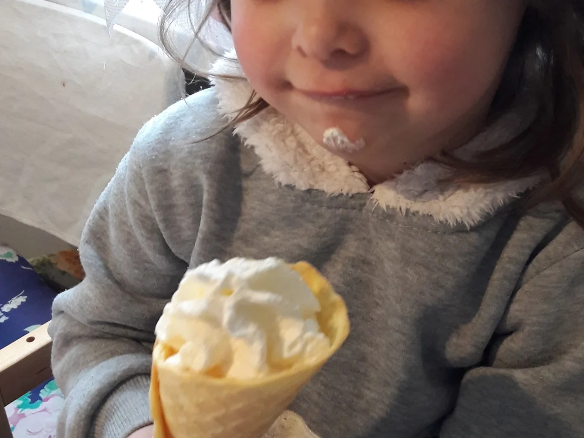 Rezept: Waffelhörnchen aus Biskuitteig Bild Nr. 4757 Waffelhörnchen aus Biskuitteig - Rezept - Bild Nr. 4757