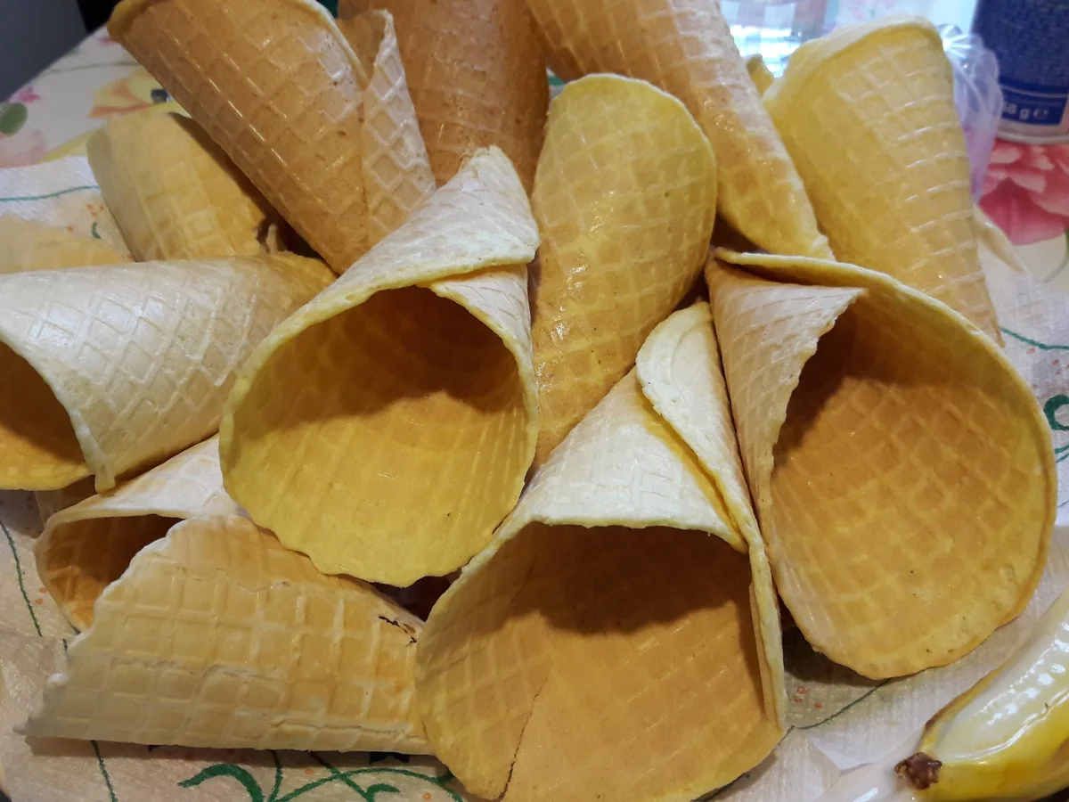 Rezept: Waffelhörnchen aus Biskuitteig Bild Nr. 4761 Waffelhörnchen aus Biskuitteig - Rezept - Bild Nr. 4761