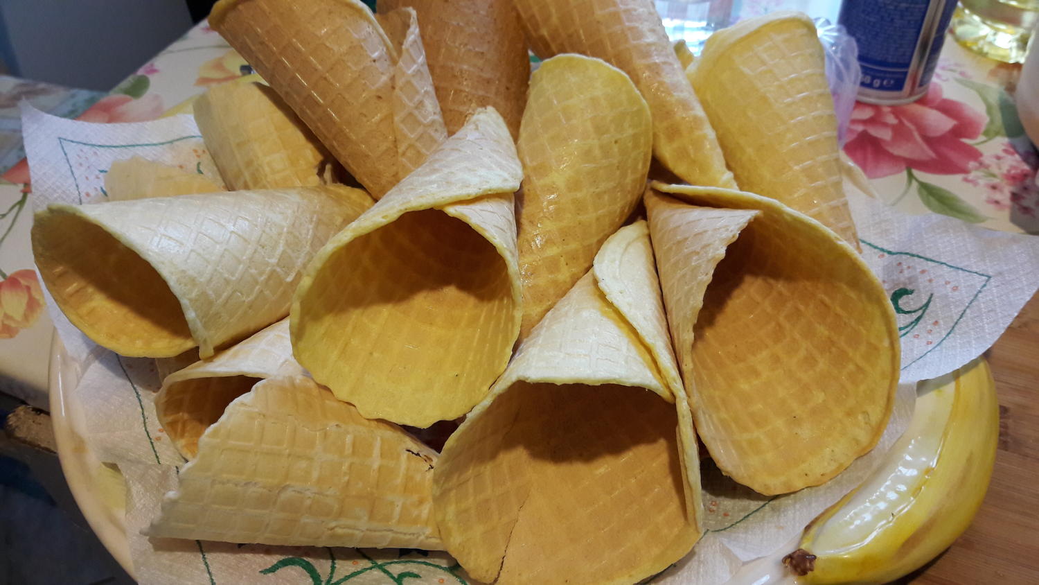Waffelhörnchen aus Biskuitteig - Rezept - kochbar.de