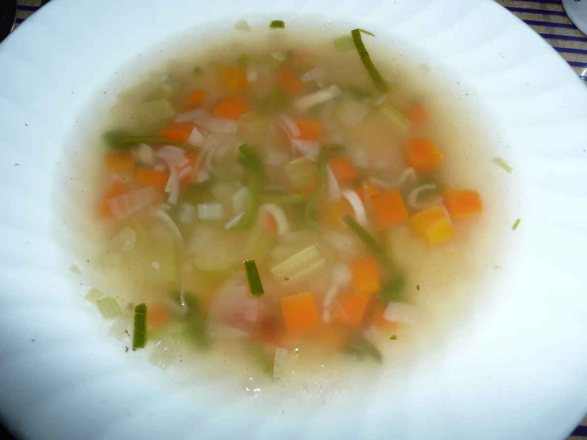 Rezept: Rindfleischsuppe mit Reis + Rindfleisch mit Meerrettichsoße + Kartoffeln + Gemüse Bild Nr. 4770 Rindfleischsuppe mit Reis + Rindfleisch mit Meerrettichsoße + Kartoffeln + Gemüse - Rezept - Bild Nr. 4770