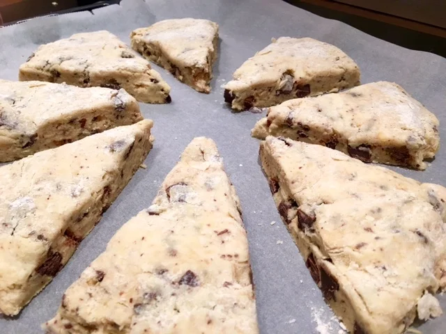 Rezept: Scones mit Schokolade-Brocken Bild Nr. 4795 Scones mit Schokolade-Brocken - Rezept - Bild Nr. 4795