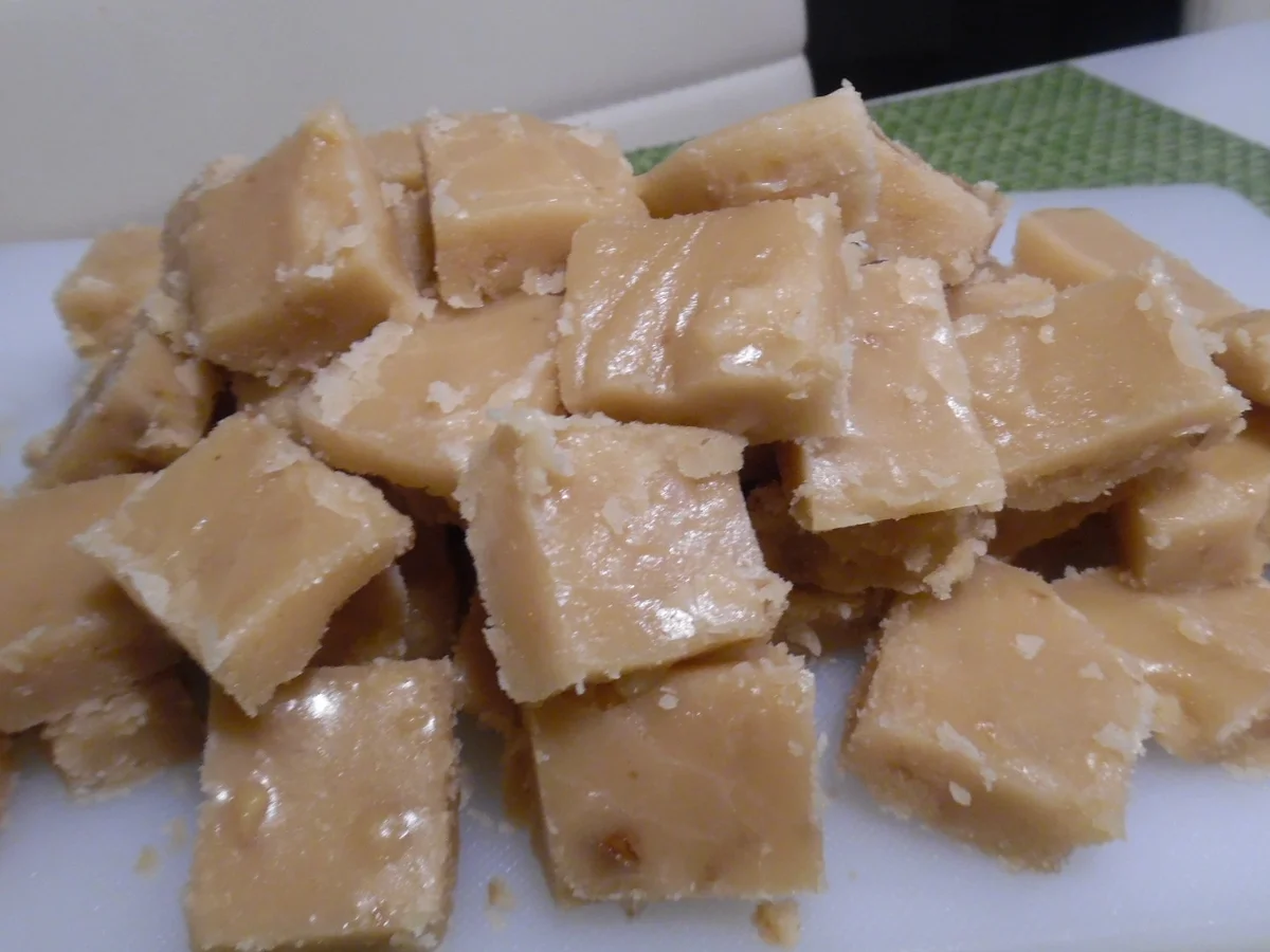 Rezept: Walnuss-Toffee (Maple-Walnut-Fudge) Bild Nr. 4795 Walnuss-Toffee (Maple-Walnut-Fudge) - Rezept - Bild Nr. 4795