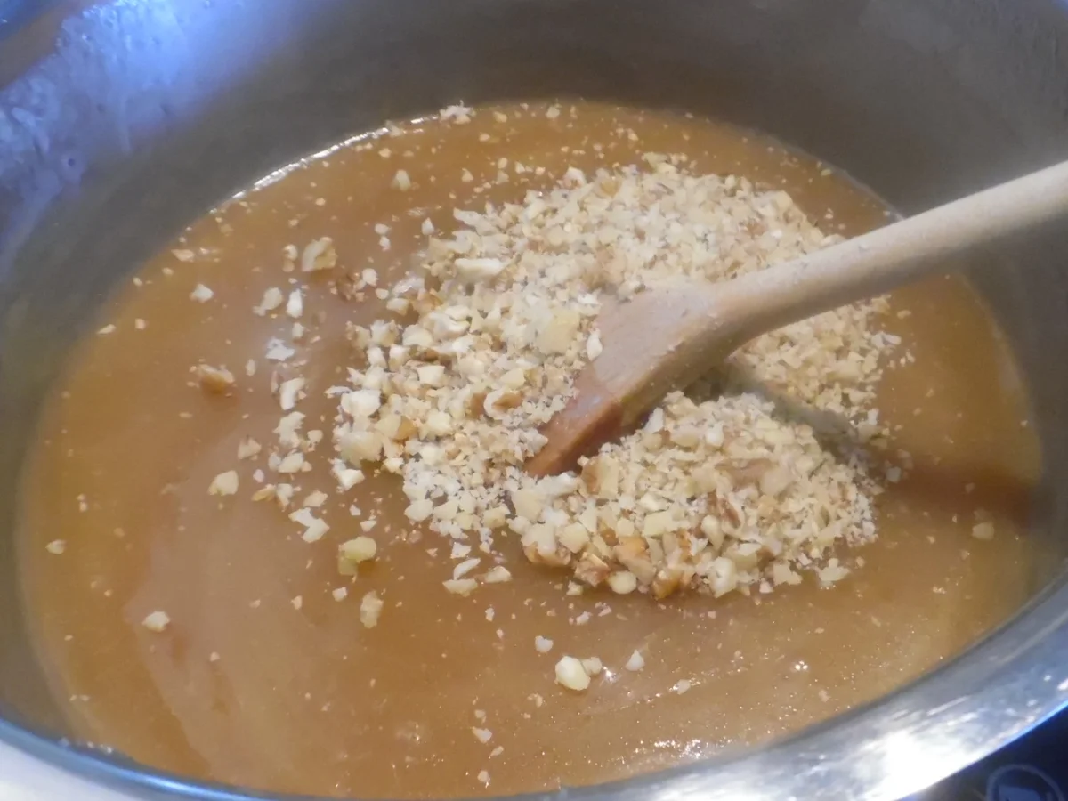 Rezept: Walnuss-Toffee (Maple-Walnut-Fudge) Bild Nr. 4799 Walnuss-Toffee (Maple-Walnut-Fudge) - Rezept - Bild Nr. 4799