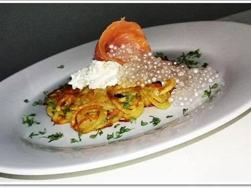 „Spagetti“ Rösti  mit Mascarpone, Lachs & Topioka Perlen - Rezept - Bild Nr. 4884