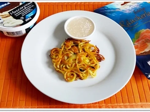 „Spagetti“ Rösti  mit Mascarpone, Lachs & Topioka Perlen - Rezept - Bild Nr. 4909