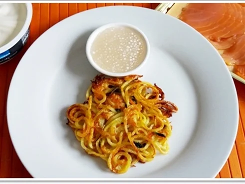 „Spagetti“ Rösti  mit Mascarpone, Lachs & Topioka Perlen - Rezept - Bild Nr. 4910
