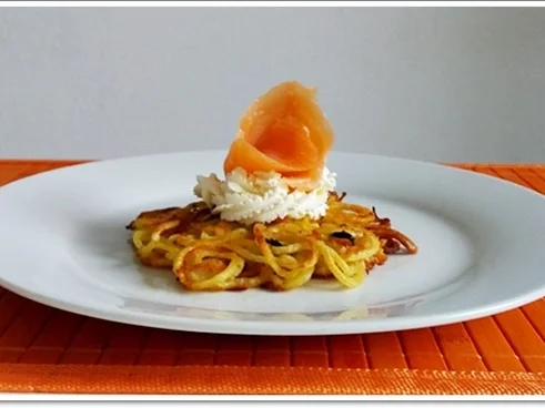 „Spagetti“ Rösti  mit Mascarpone, Lachs & Topioka Perlen - Rezept - Bild Nr. 4914