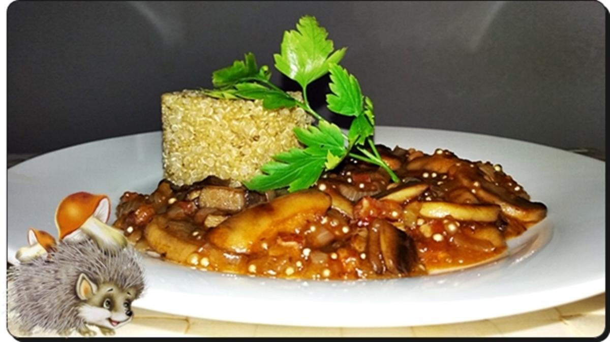 Bilder für Pikante Champignons-Sauce mit weißen Quinoa-Türmchen - Rezept