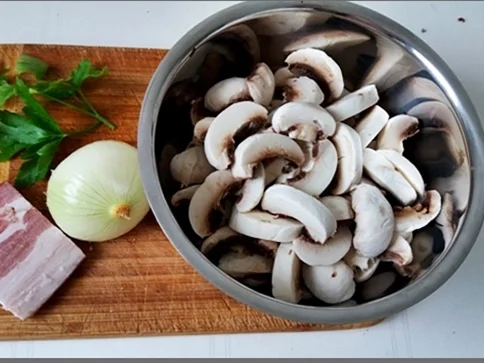 Pikante Champignons-Sauce mit weißen Quinoa-Türmchen - Rezept - Bild Nr. 4886
