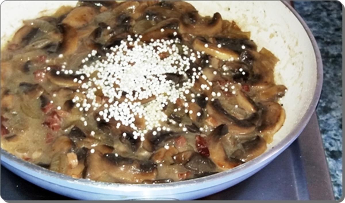 Pikante Champignons-Sauce mit weißen Quinoa-Türmchen - Rezept - Bild Nr. 4894