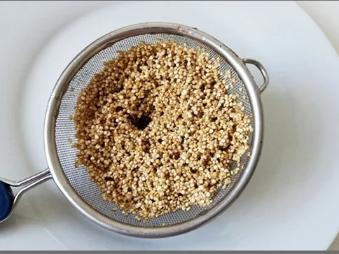 Pikante Champignons-Sauce mit weißen Quinoa-Türmchen - Rezept - Bild Nr. 4897