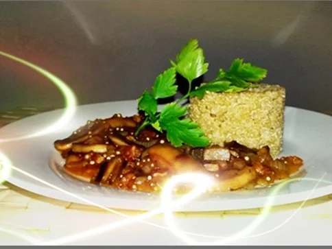 Pikante Champignons-Sauce mit weißen Quinoa-Türmchen - Rezept - Bild Nr. 4904