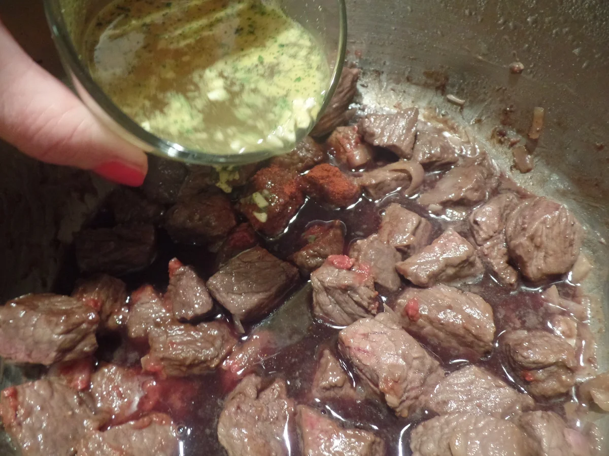 Paprikagulasch mit Bandnudeln - Rezept - Bild Nr. 4901