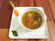 Frisch gemachte Rindersuppe mit Gemüse der Saison - Rezept - Bild Nr. 4904