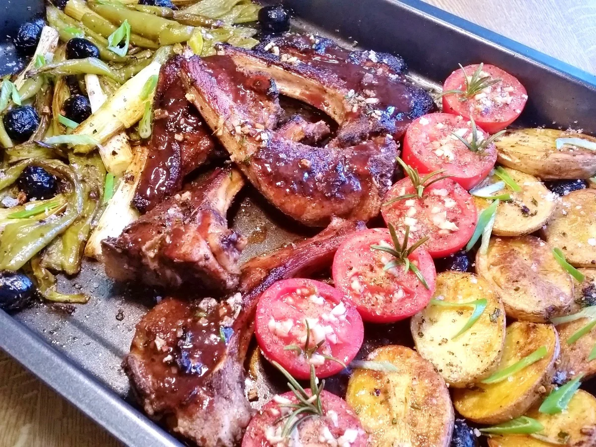 Buntes Beilagen-Blech mit Lamm-Koteletts - Rezept - Bild Nr. 4925