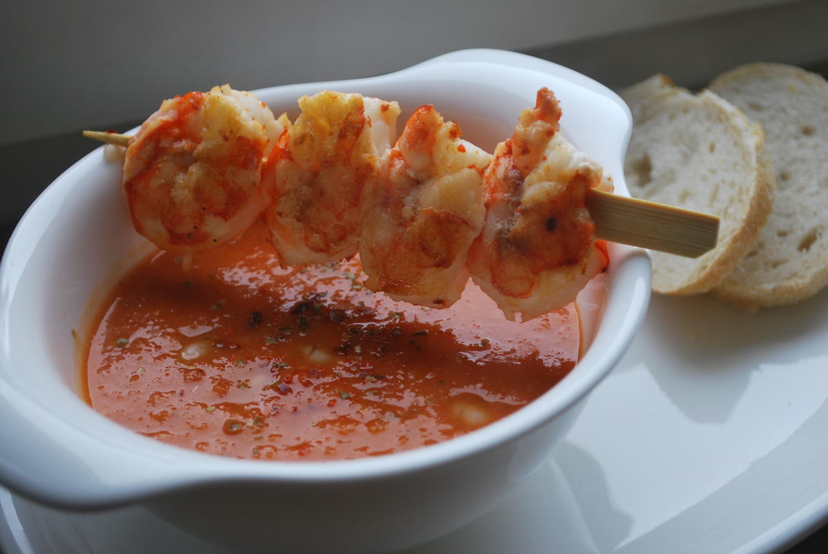 Cremige Tomaten-Bohnen-Suppe mit Garnelenspieß - Rezept - Bild Nr. 4930