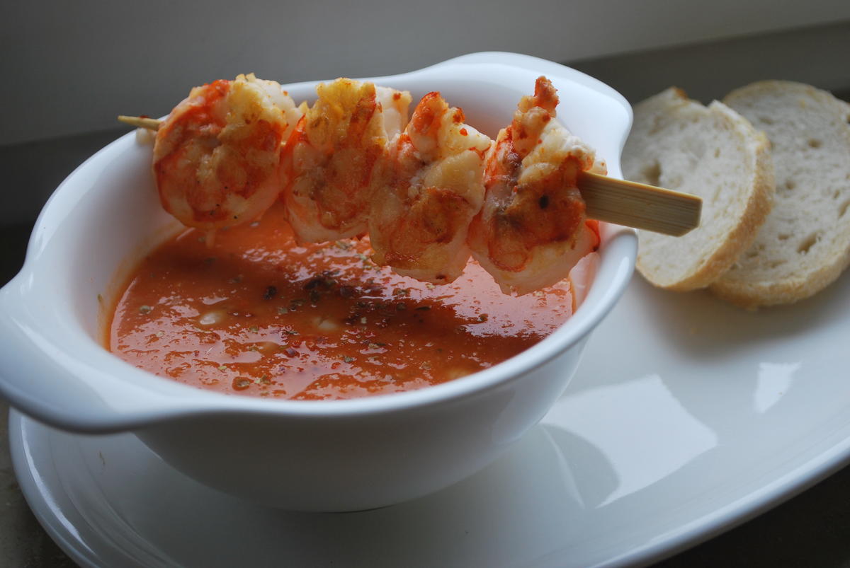 Cremige Tomaten-Bohnen-Suppe mit Garnelenspieß - Rezept - Bild Nr. 4936