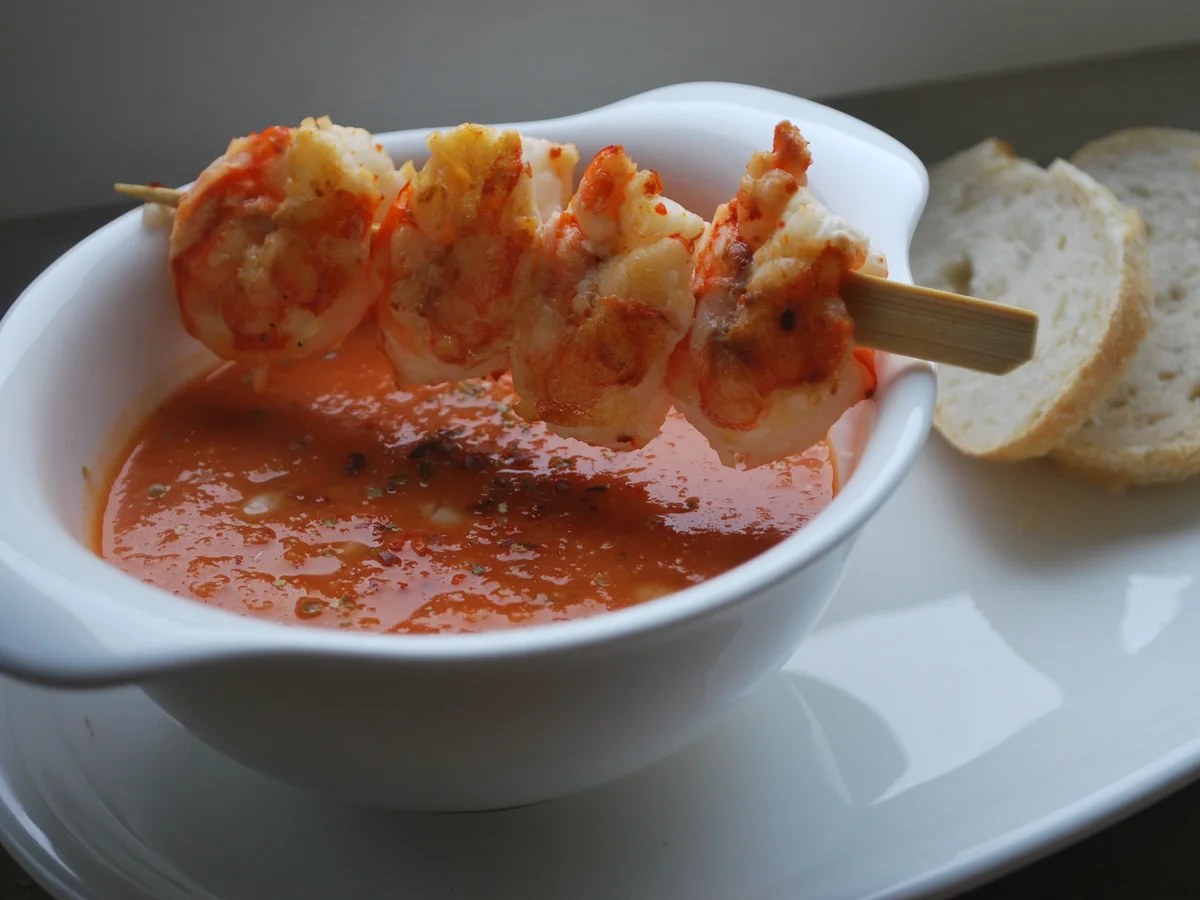 Cremige Tomaten-Bohnen-Suppe mit Garnelenspieß - Rezept - Bild Nr. 4936