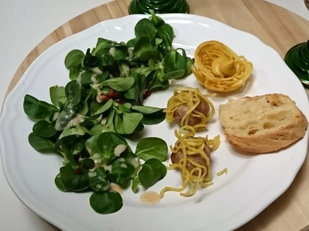 Mausöhrlesalat mit karamellisierten Walnüssen und Bratwurstpralinen - Rezept - Bild Nr. 4945