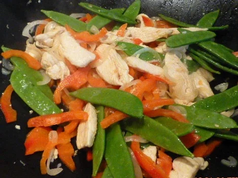 Rezept: Huhn mit Orangen und Gemüse aus dem Wok Bild Nr. 4948 Huhn mit Orangen und Gemüse aus dem Wok - Rezept - Bild Nr. 4948