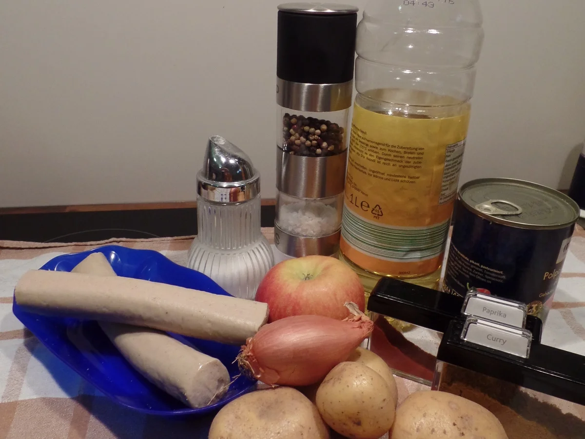 Currywurst-Gulasch mit Backkartoffeln - Rezept - Bild Nr. 4946