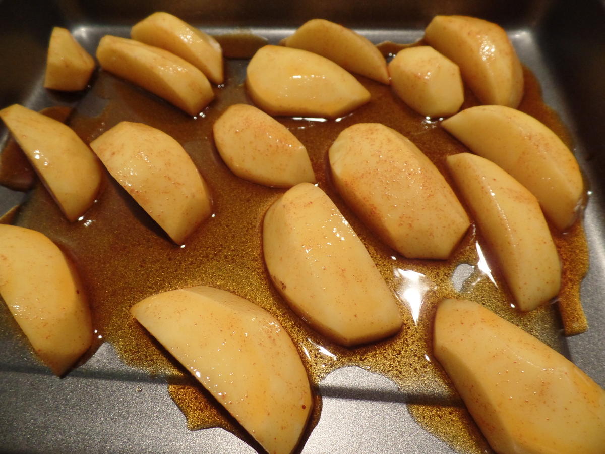 Currywurst-Gulasch mit Backkartoffeln - Rezept - Bild Nr. 4949