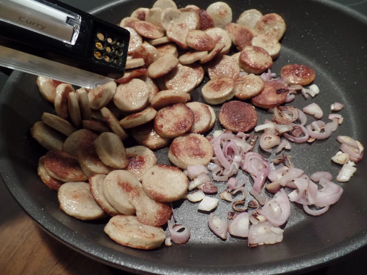 Currywurst-Gulasch mit Backkartoffeln - Rezept - Bild Nr. 4953