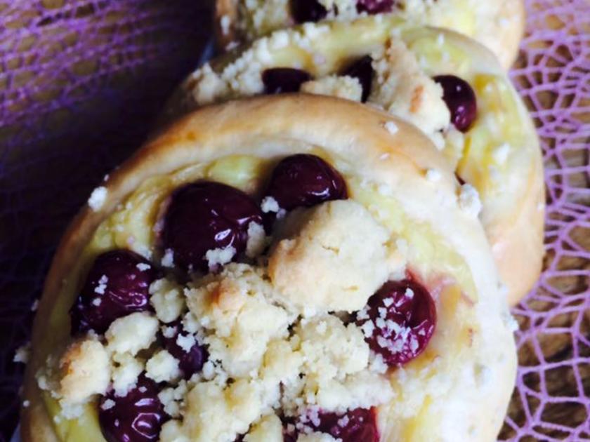 Streuseltaler mit Pudding und Kirschen - Rezept - kochbar.de