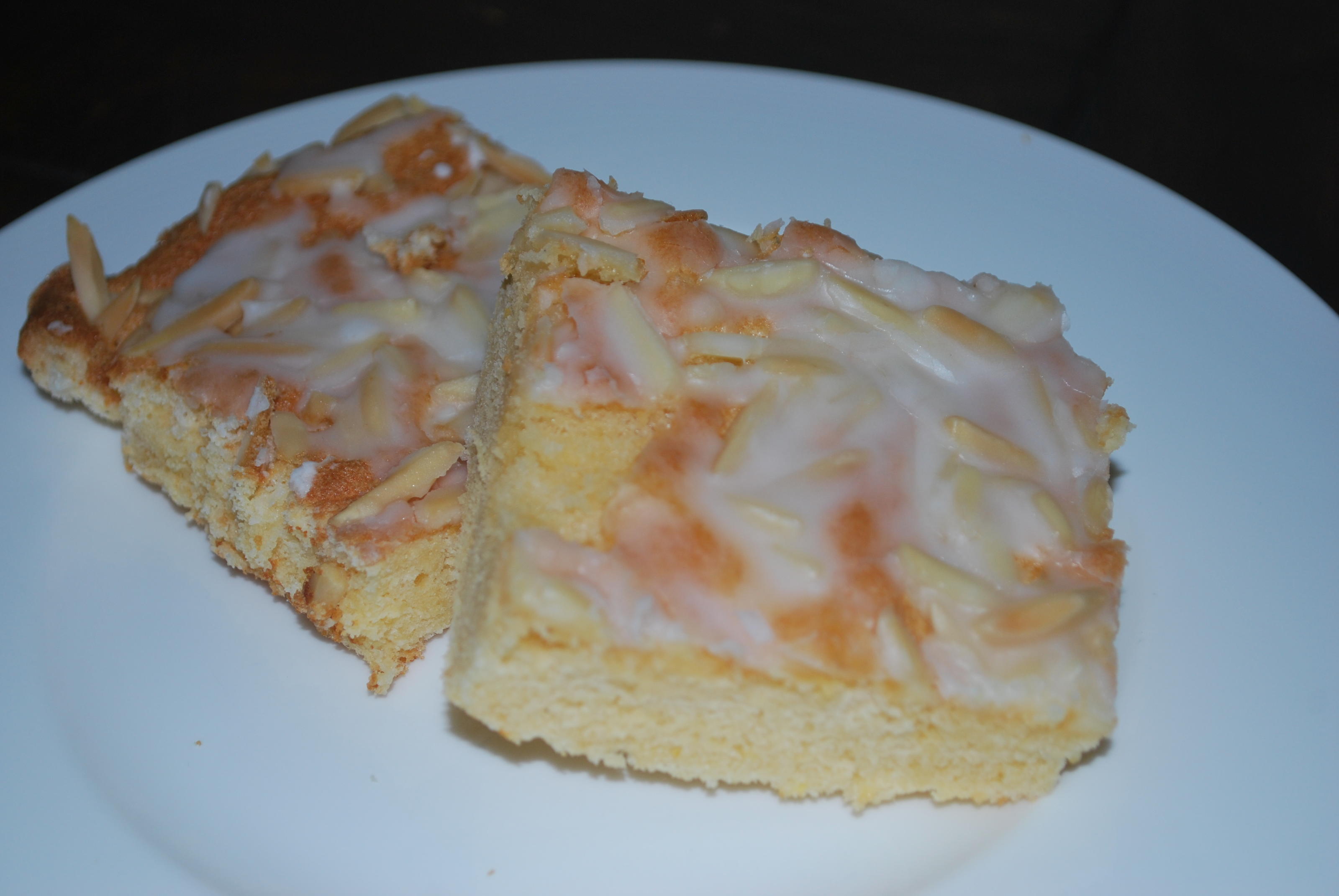 Bilder für Mandelschnitten Schneller saftiger Blechkuchen - Rezept