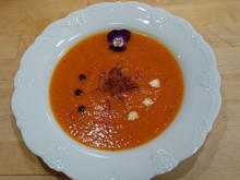 Kürbissuppe mit karamellisierten Äpfeln, Ingwer-Crunch  - Rezept - Bild Nr. 4951