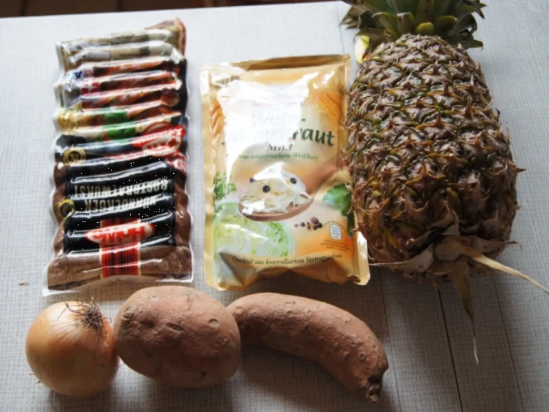 Ananas-Sauerkraut mit Nürnberger Rostbratwürsten und Süßkartoffelstampf - Rezept - Bild Nr. 4958