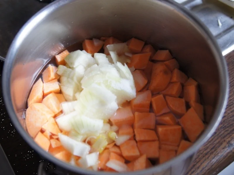 Ananas-Sauerkraut mit Nürnberger Rostbratwürsten und Süßkartoffelstampf - Rezept - Bild Nr. 4963