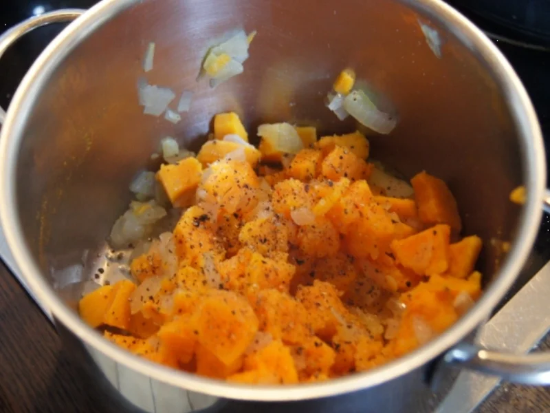 Ananas-Sauerkraut mit Nürnberger Rostbratwürsten und Süßkartoffelstampf - Rezept - Bild Nr. 4964