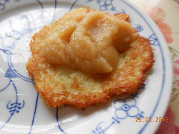 Kartoffelpuffer mit Kartoffeln mehlig kochend und Zwiebel - Rezept mit ...