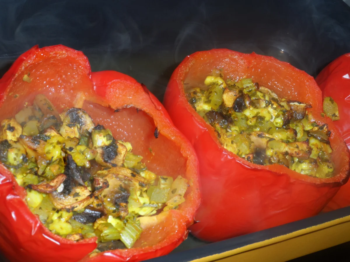 Rezept: BiNe` S GEFÜLLTE VEGETARISCHE PAPRIKA Bild Nr. 5030 BiNe` S GEFÜLLTE VEGETARISCHE PAPRIKA - Rezept - Bild Nr. 5030